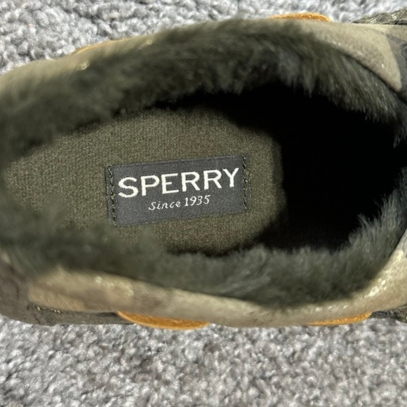 Sperry Metallic Camo Size 8.5 Outdoor Moc Sneaker Faux Fur Lined - worn once - Picture 5 of 7